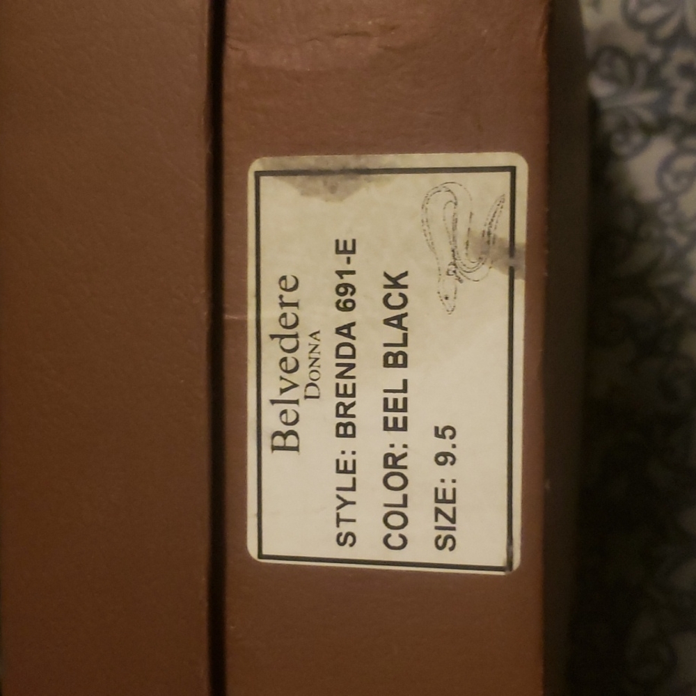 Women EEL SKIN SHOES 9 1/2 NEW. BELVEDERE